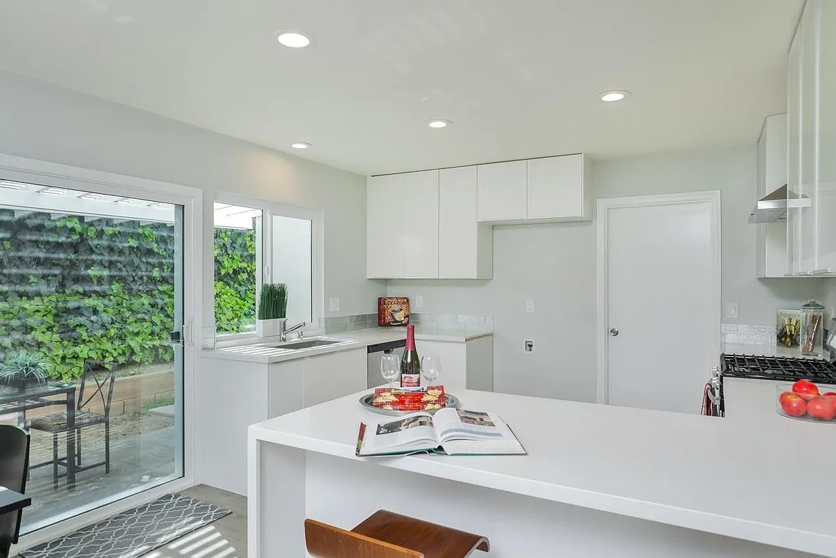 Building Photo - 11063 Avenida Maria