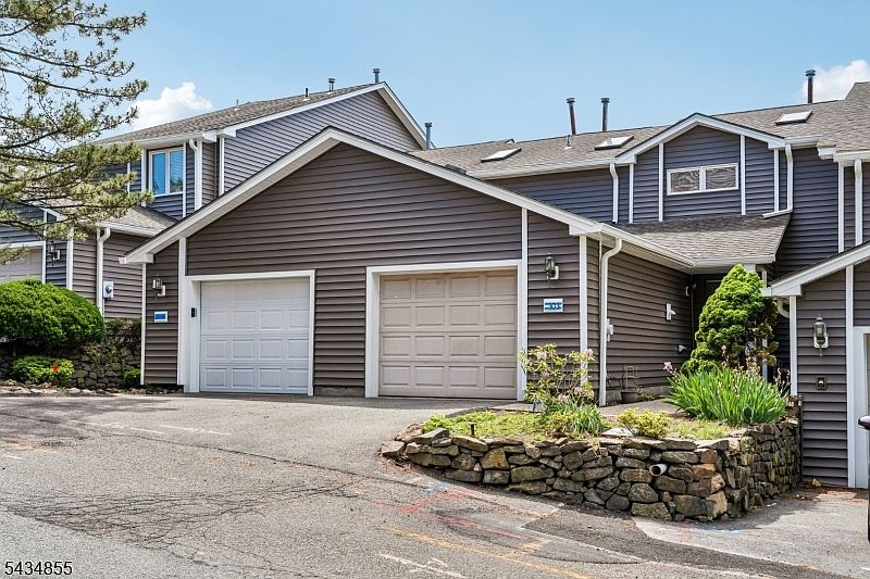 1st image of 304 Heights Dr