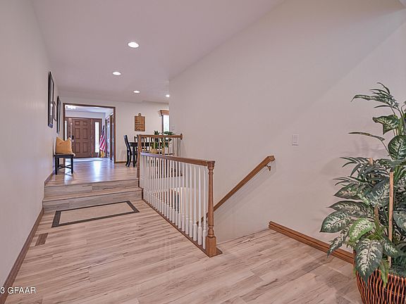 3rd image of 6415 Lake Dr