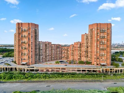 2034 Harmon Cove Tower, Secaucus, NJ, 07094