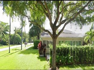 1011 7th St S, Naples, FL 34102