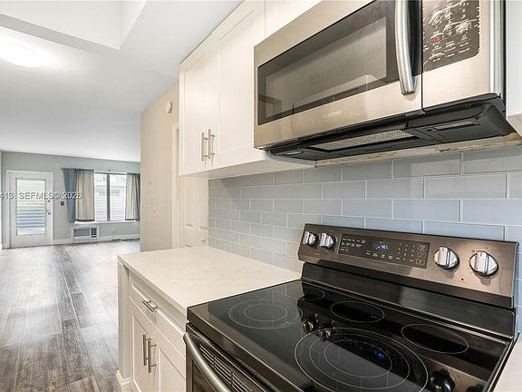 5th image of 7725 Carlyle Ave APT 10