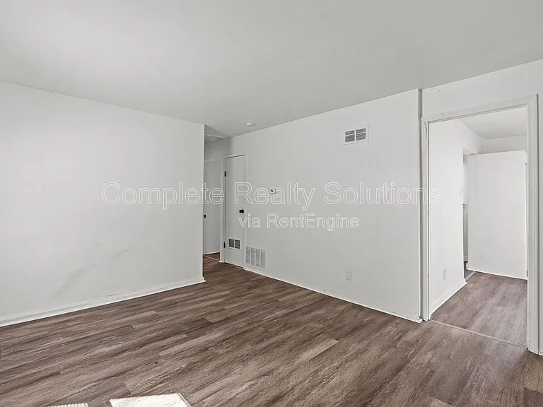 9823 Winkler Dr — Photo 9