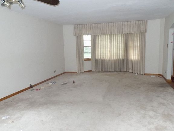 4th image of 1836 Manchester Ave