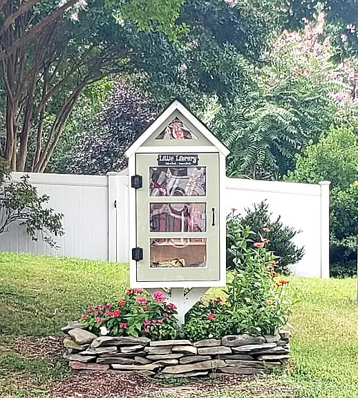 This little library is on the front right corner of the property and is frequently visited by neighbors and passers by. The owners will make sure the little library is always stocked, but you are also welcome to put and take as you like.