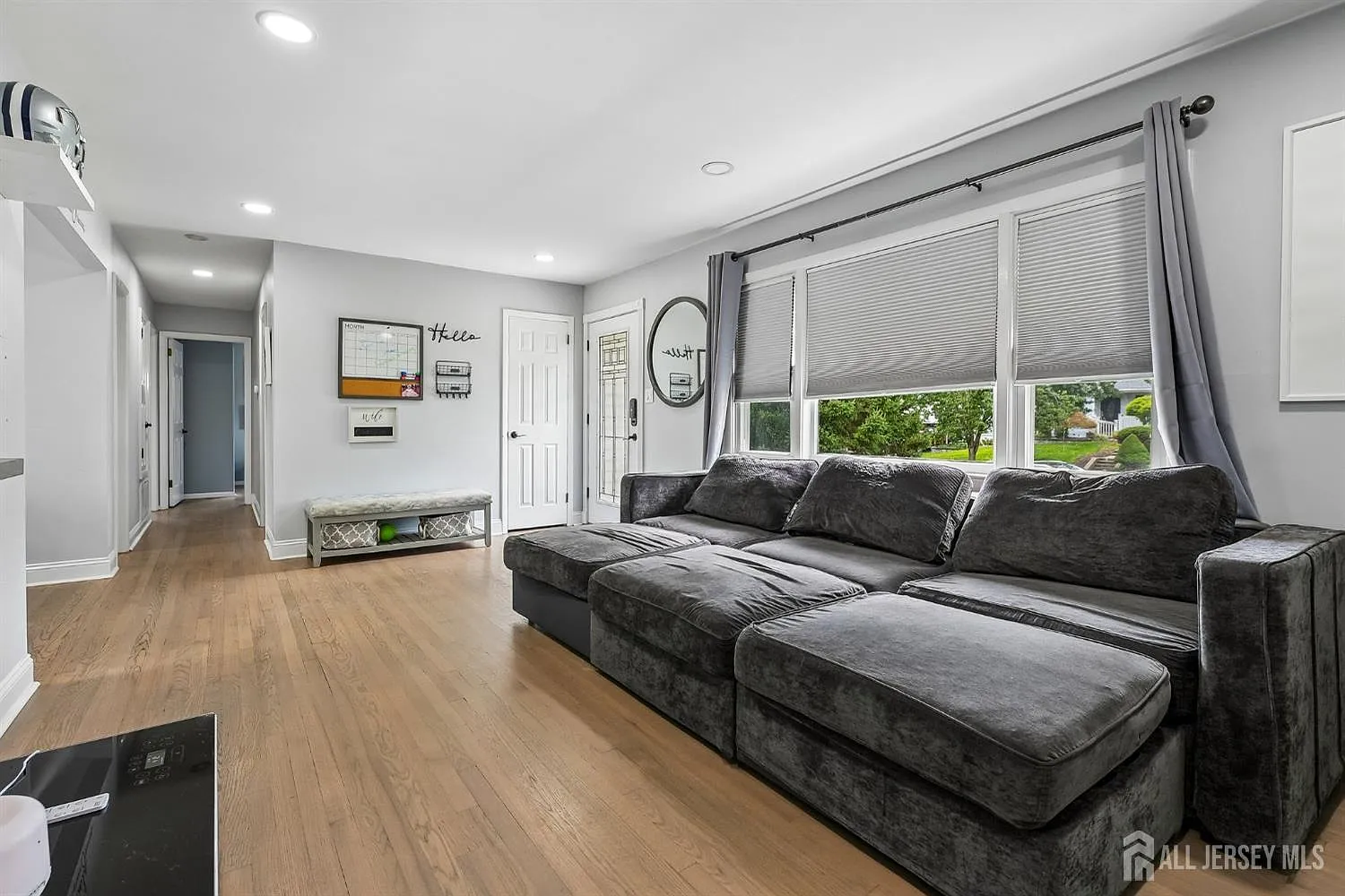 3 bed, 1.5 bath, 1158 sqft, $3,500 — Photo 3
