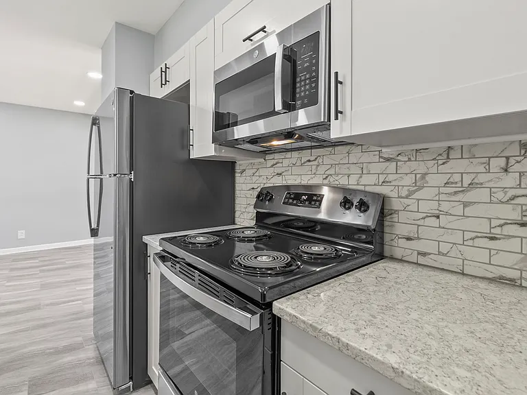 11214 Leavenworth St — Photo 11