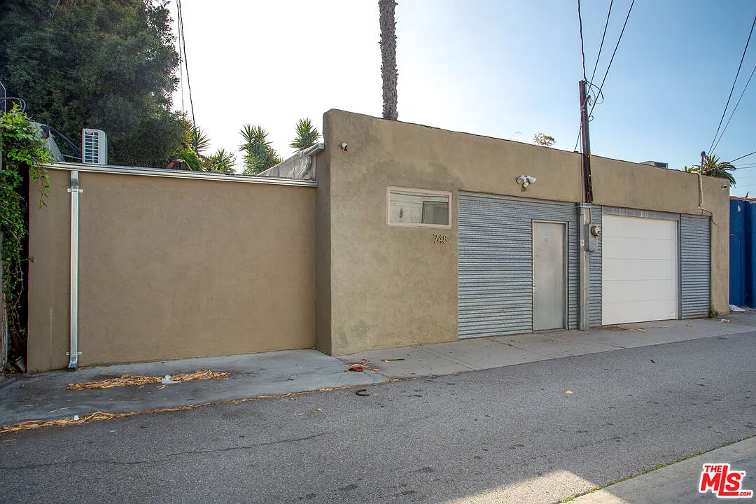 1 bed, 1.0 bath, 1000 sqft, $2,950 — Photo 2