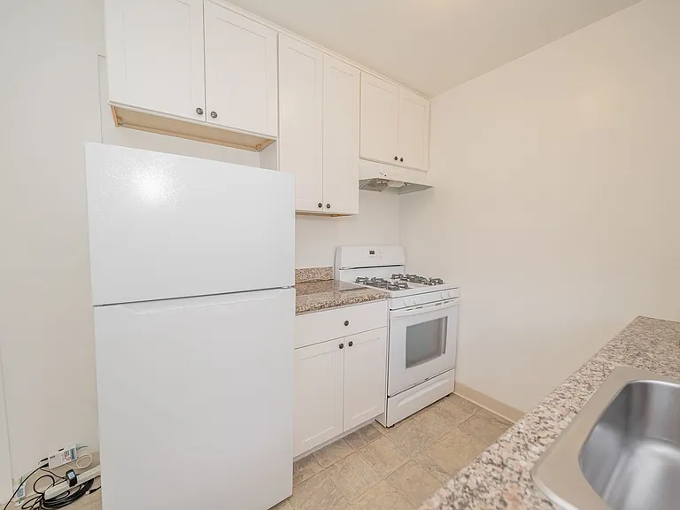 2867 MacArthur Blvd — Photo 7
