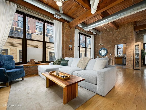 3rd image of 1330 W Monroe St APT 410