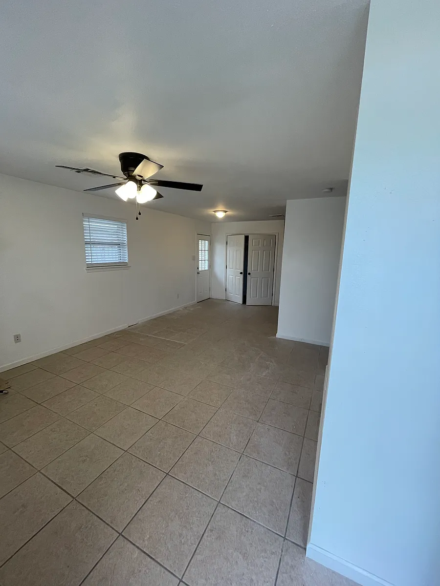 Building Photo - 300 E Magnolia Dr