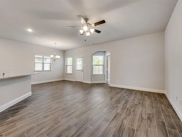 4008 Gray Wolf Dr — Photo 2