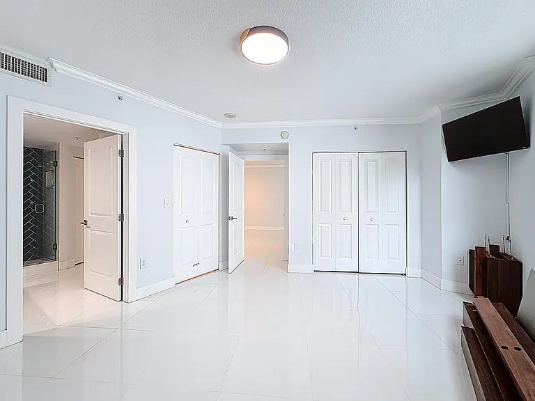347 N New River Dr E #706 — Photo 23