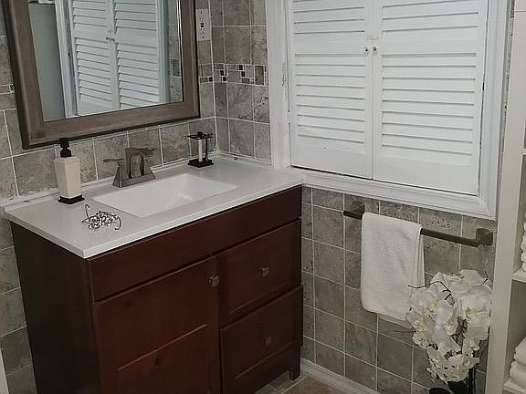 4th image of 60 Pleasantview Ct