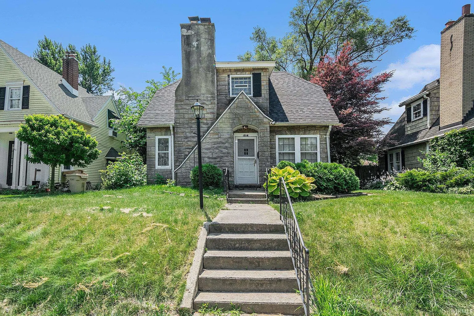 1014 E Oakside St photo 1