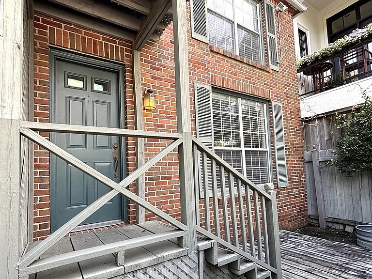 3918 Driscoll St — Photo 1