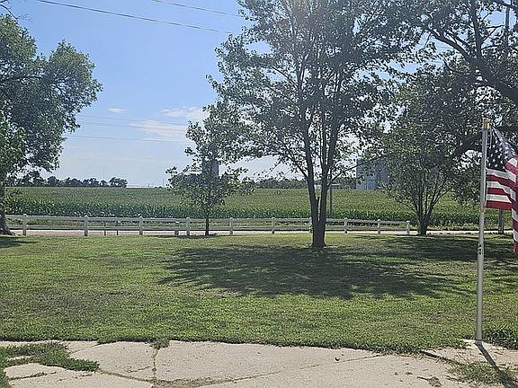 3rd image of 1372 W Barrows Rd