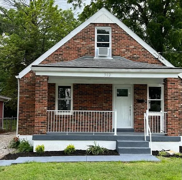 302 Inverness Ave — Photo 1