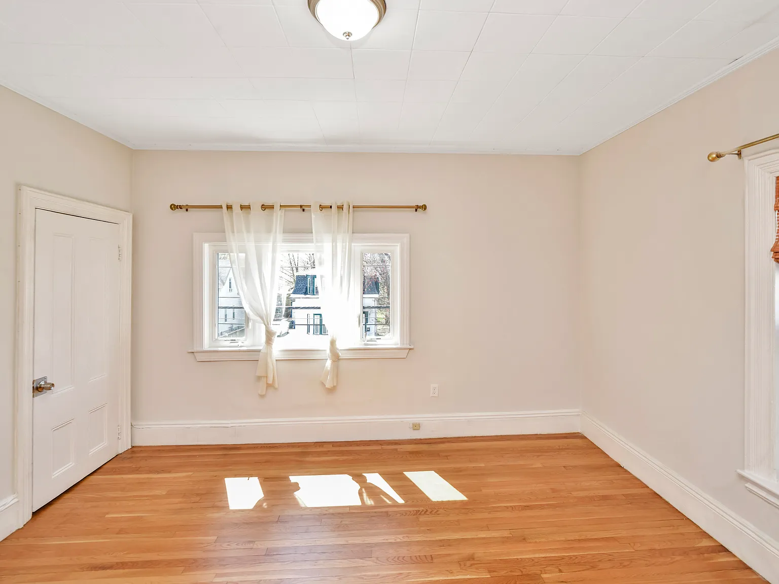 2 bed, 1094 sqft, $2,600 — Photo 4