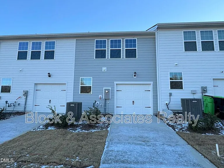 460 La Maison Ave — Photo 11