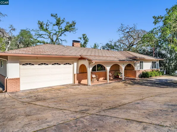 1084 Via Roble, Lafayette, CA 94549
