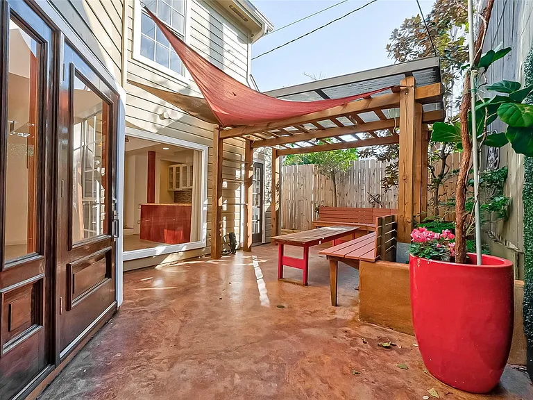 926 Heights Blvd — Photo 2