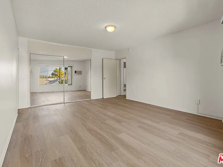15540 Moorpark St #8 — Photo 14