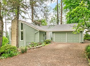 2877 Timberline Dr, Eugene, OR 97405