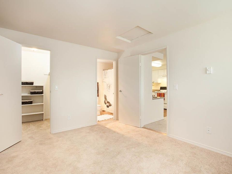 1st image of 18645 NE 62nd Ct APT B3012