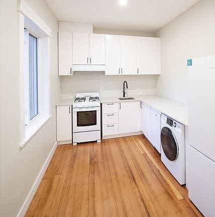 5th image of 2043 Stainsbury Ave #3