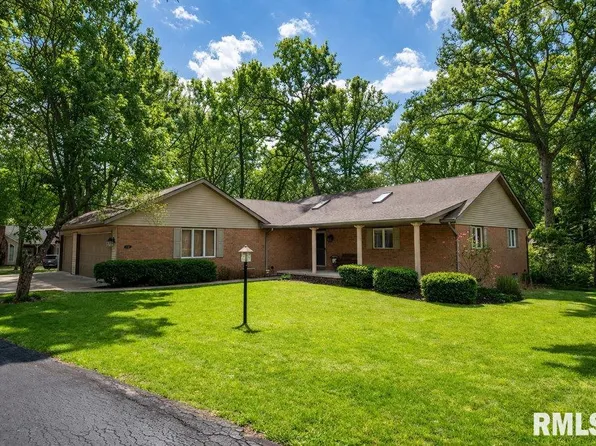 220 Deer Lakes Dr, Goodfield, IL 61742