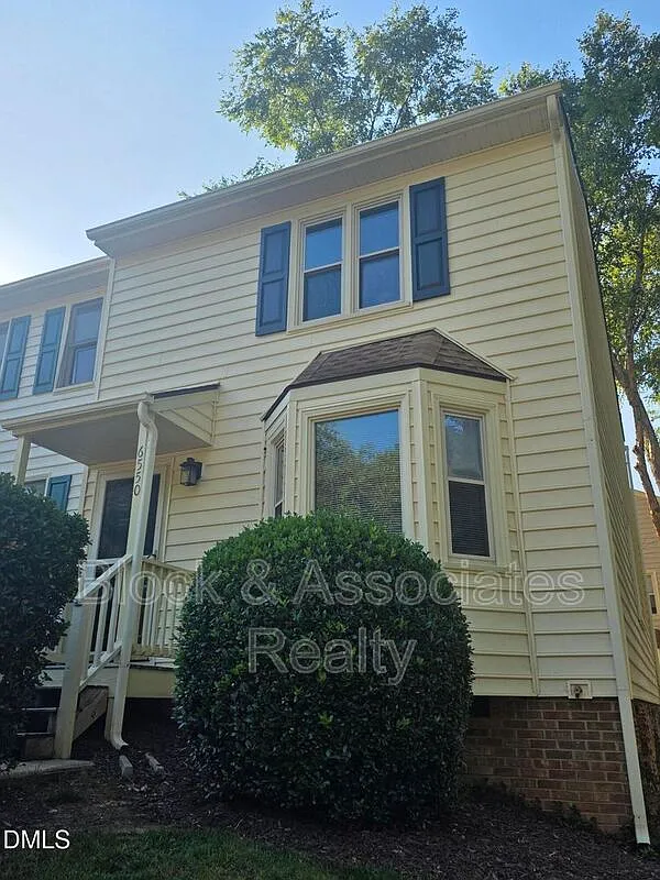 2 bed, 2.5 bath, $1,600 — Photo 3