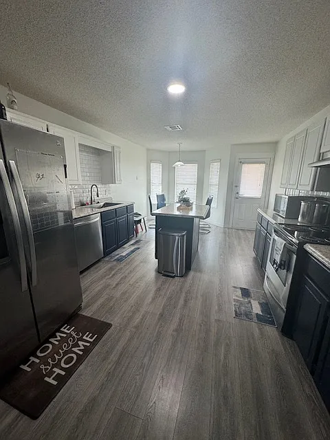 4700 Lloyd Dr — Photo 2