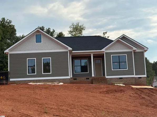 15 Halowell Ln, Travelers Rest, SC 29690