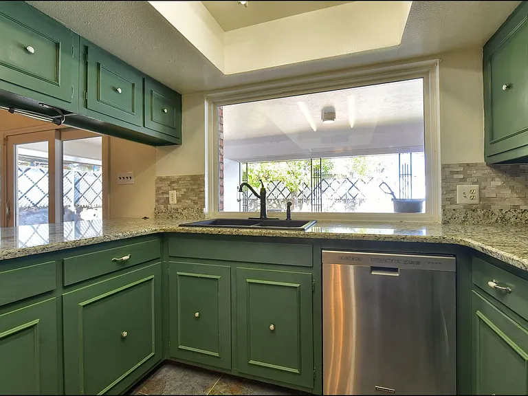 3433 Clearview Ln — Photo 13