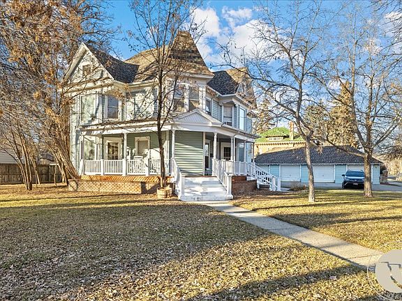 2nd image of 105 Yellowstone Ave