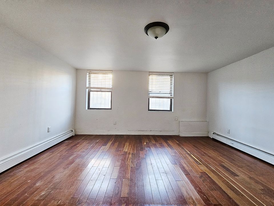 2nd image of 26A Hart St Floor 2