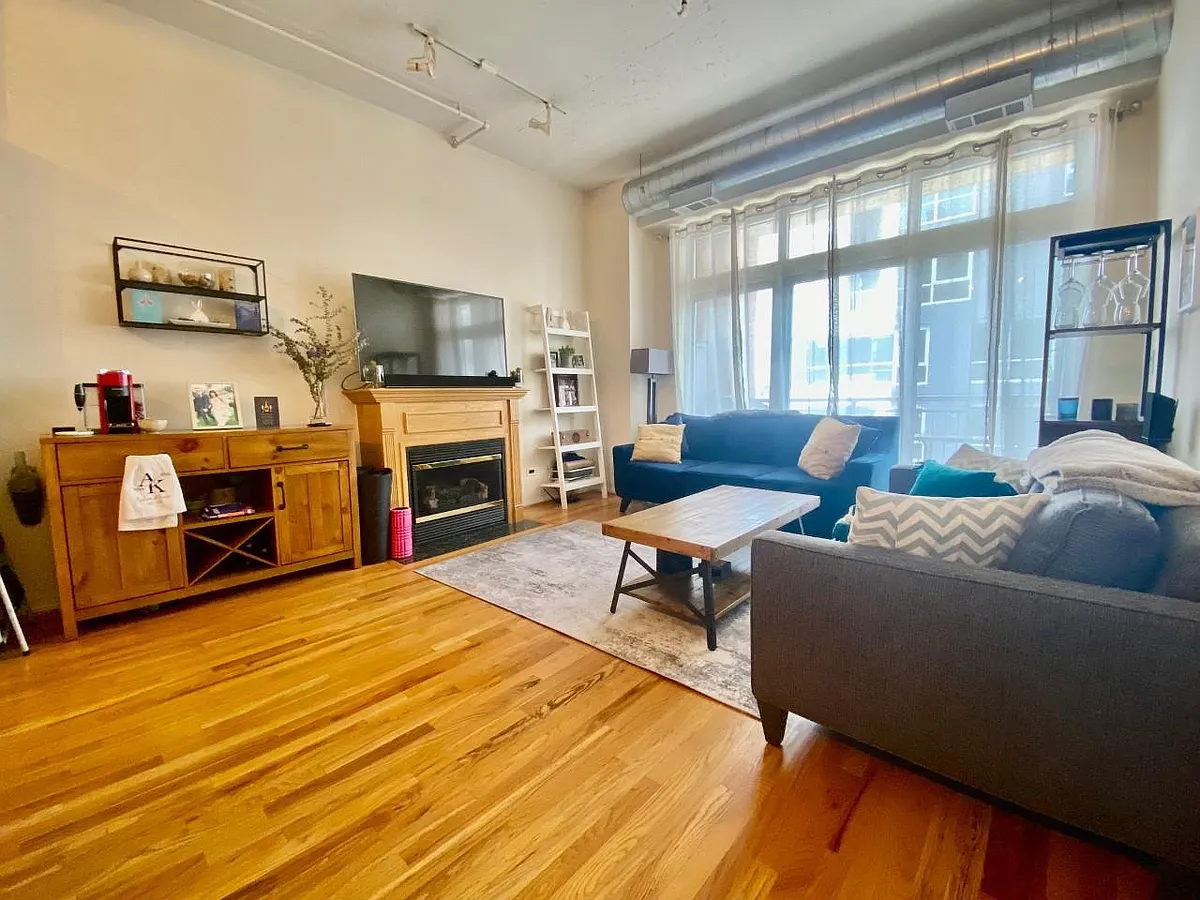 Building Photo - 950 W Monroe St #611