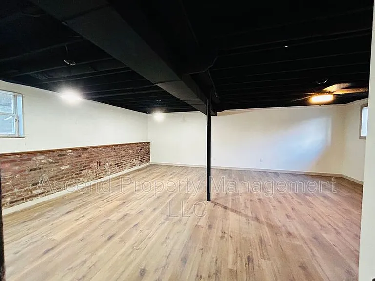 370 Julian Rd — Photo 18