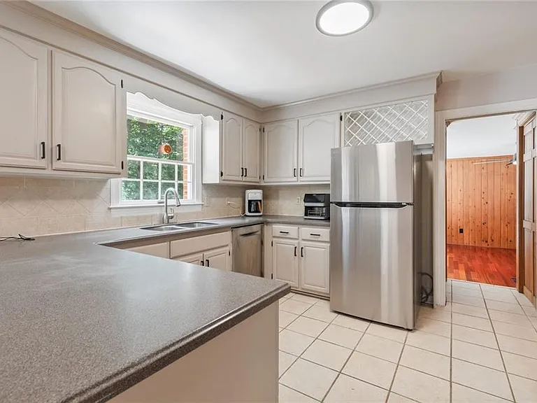 1433 Williams Cir — Photo 15
