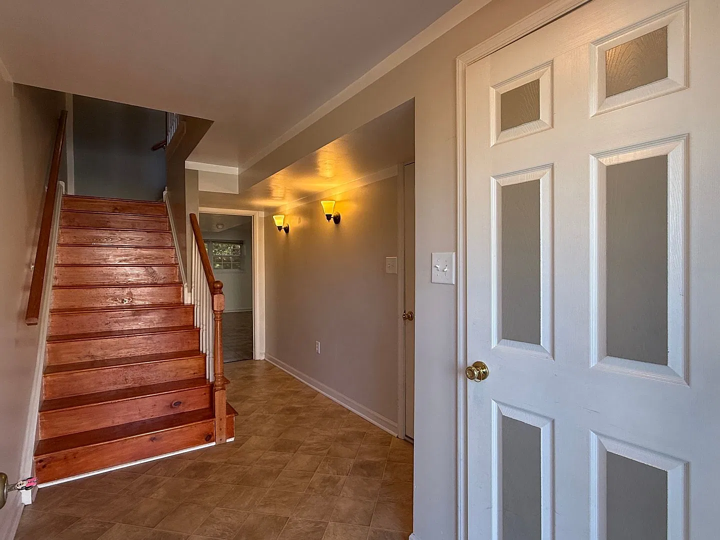3 Bed Townhome - Aston — Photo 2
