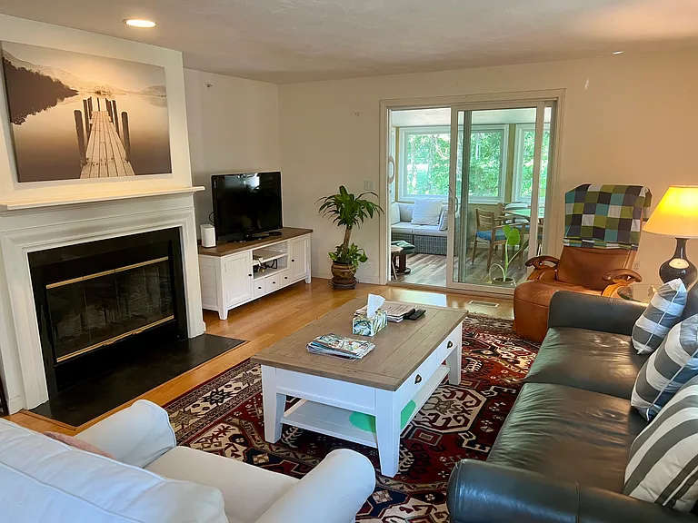 1 Longwood Rd — Photo 3