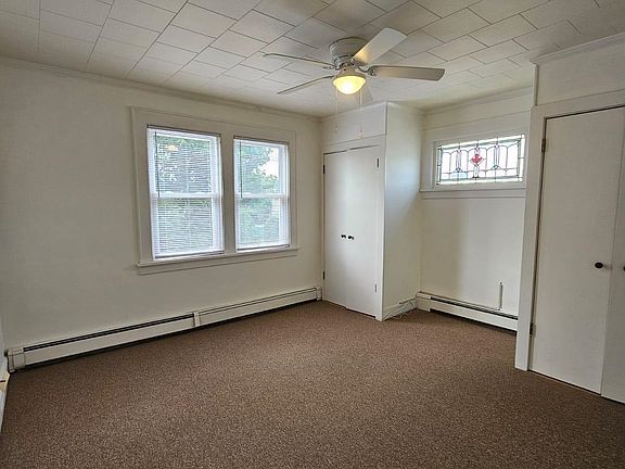 2nd image of 8-01 Fern St Floor 2