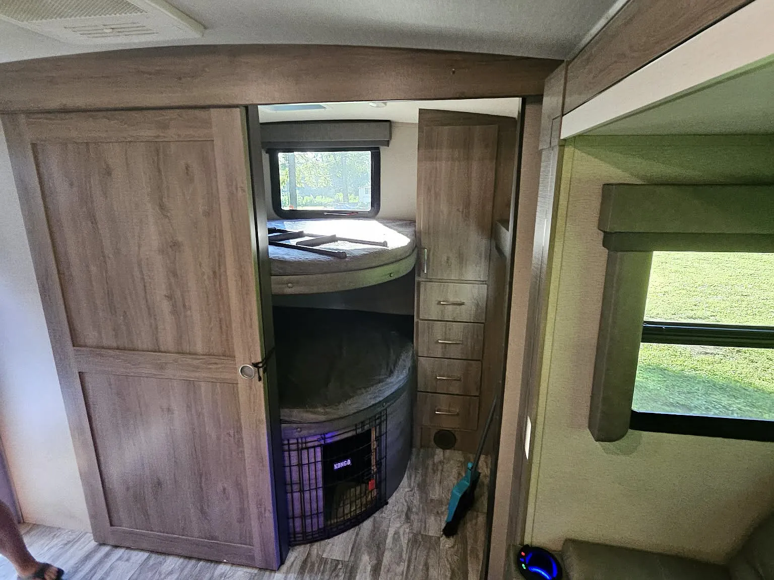2 bed, 300 sqft, $800 — Photo 2
