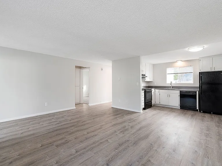 Somerset Apartments — Photo 5