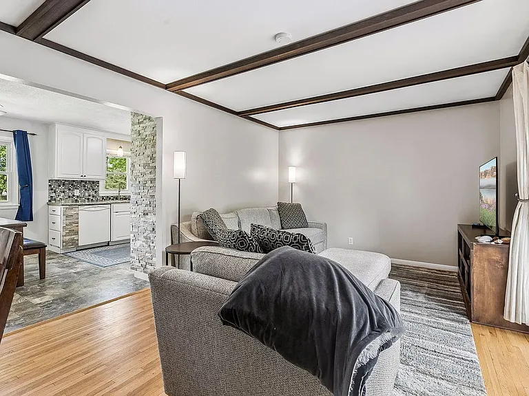 1064 Hackmann Cir NE — Photo 11