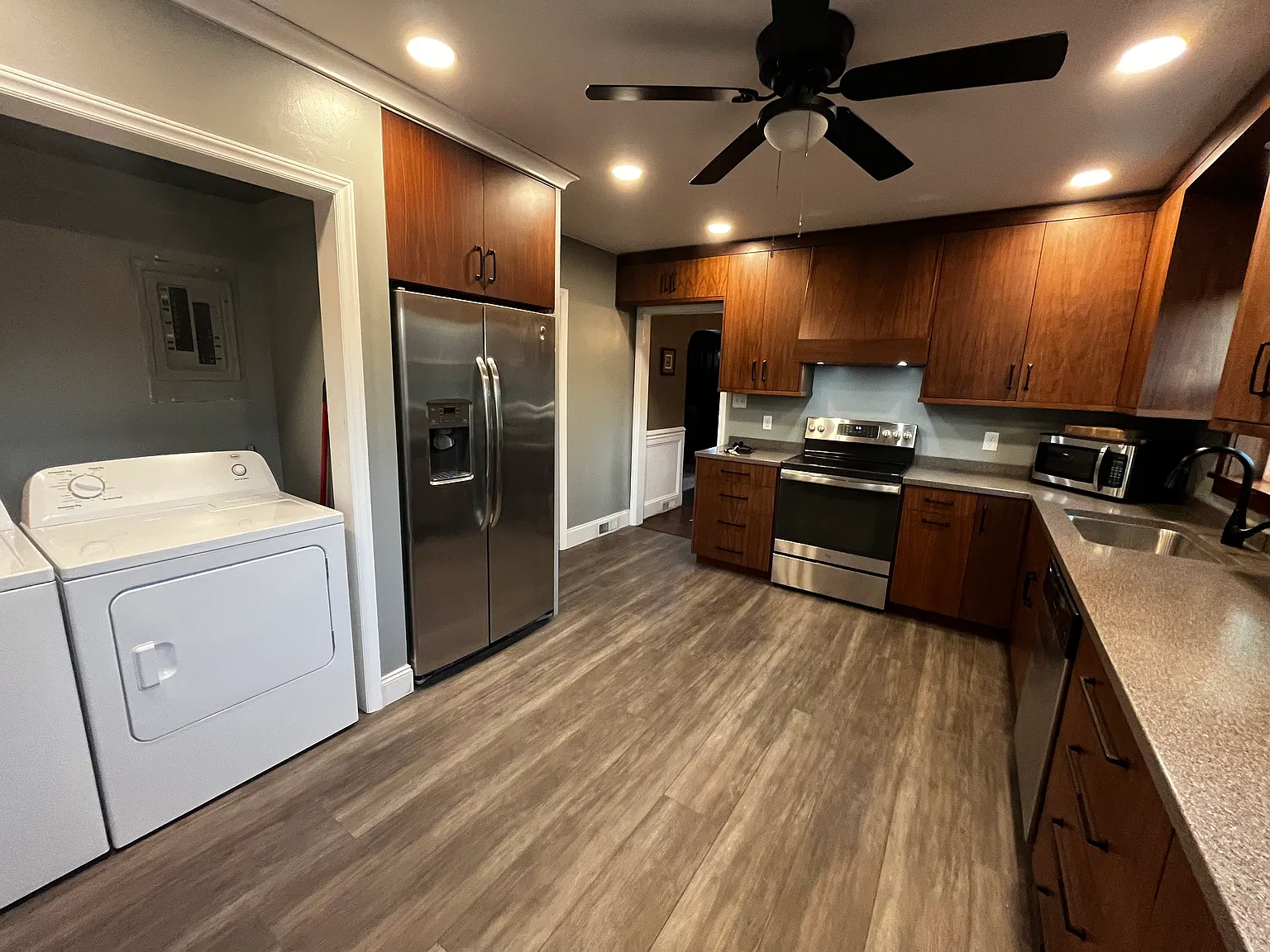 1659 Medford Dr — Photo 3
