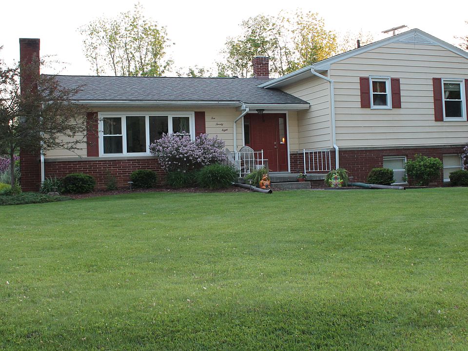 1st image of 1028 Oakwood St