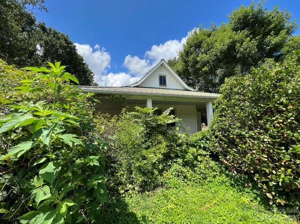 227 Lawson St, Hot Springs, NC 28743