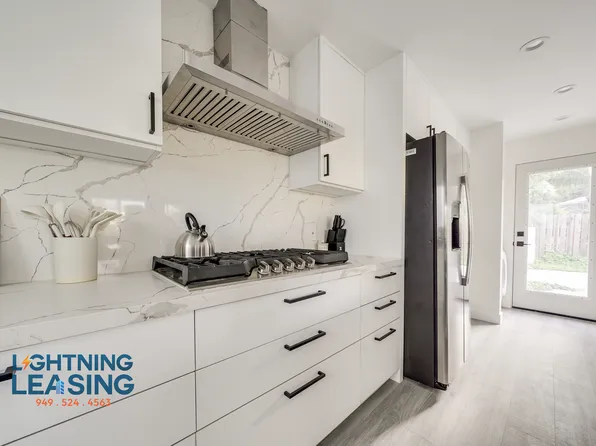 6900 Treasure Trl, Los Angeles, CA 90068